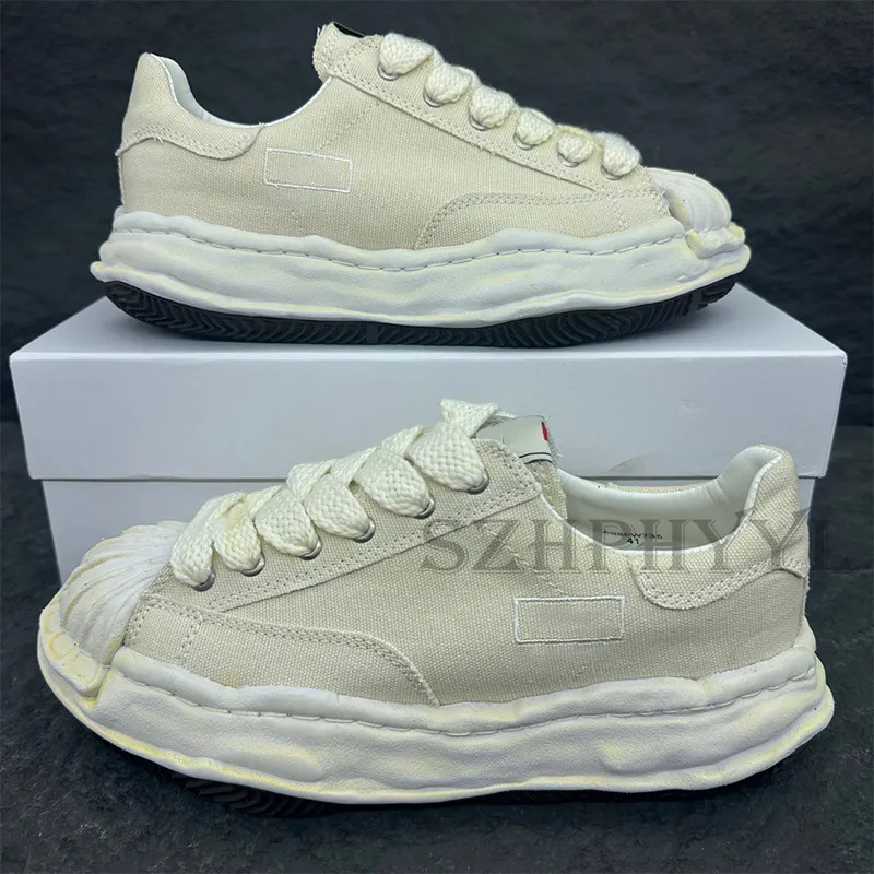 Noliktavā 2025. gadā pieejamas Eiropas un Amerikas modernās kaula formas kurpes, personalizētas jaunas līnijas audekla kurpes, slavenību stila ikdienas kurpes, apģērbi