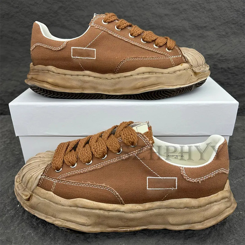 Noliktavā 2025. gadā pieejamas Eiropas un Amerikas modernās kaula formas kurpes, personalizētas jaunas līnijas audekla kurpes, slavenību stila ikdienas kurpes, apģērbi