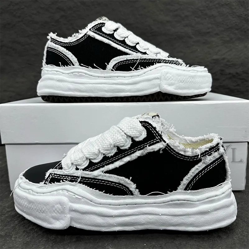 Noliktavā 2025. gadā pieejamas Eiropas un Amerikas modernās kaula formas kurpes, personalizētas jaunas līnijas audekla kurpes, slavenību stila ikdienas kurpes, apģērbi