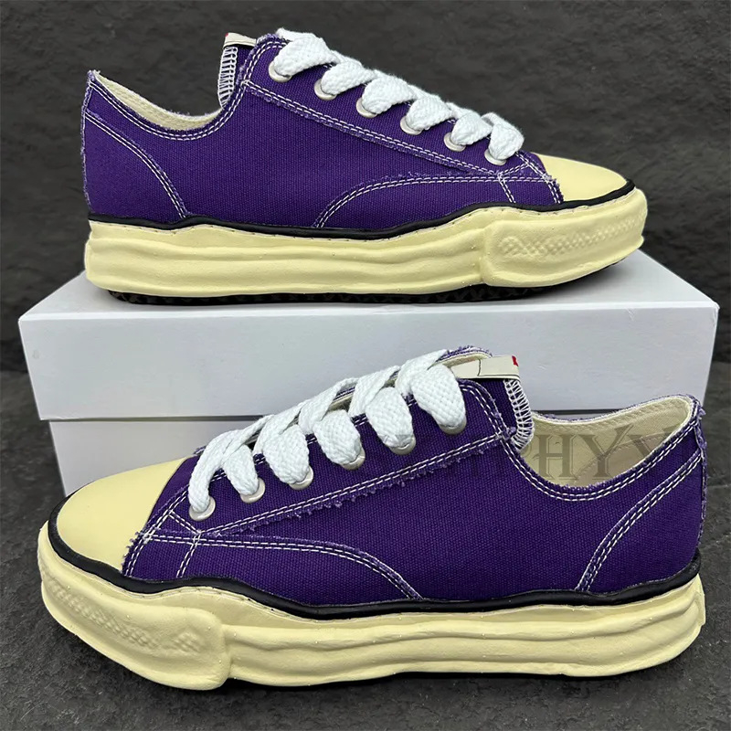 Noliktavā 2025. gadā pieejamas Eiropas un Amerikas modernās kaula formas kurpes, personalizētas jaunas līnijas audekla kurpes, slavenību stila ikdienas kurpes, apģērbi