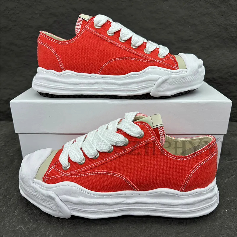 Noliktavā 2025. gadā pieejamas Eiropas un Amerikas modernās kaula formas kurpes, personalizētas jaunas līnijas audekla kurpes, slavenību stila ikdienas kurpes, apģērbi