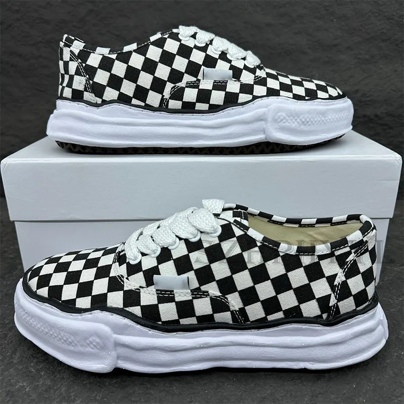 Noliktavā 2025. gadā pieejamas Eiropas un Amerikas modernās kaula formas kurpes, personalizētas jaunas līnijas audekla kurpes, slavenību stila ikdienas kurpes, apģērbi