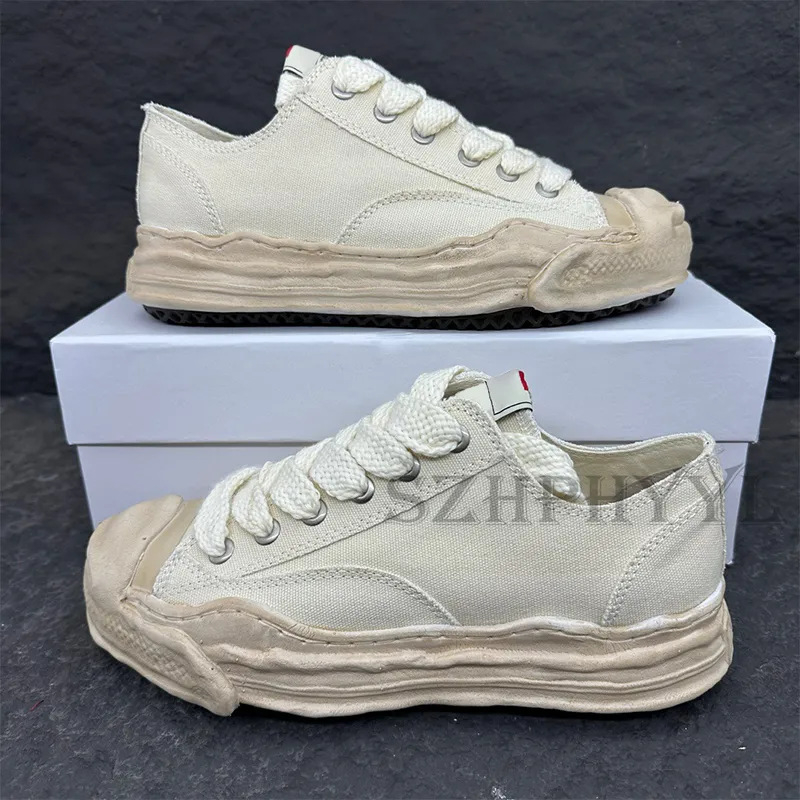 Noliktavā 2025. gadā pieejamas Eiropas un Amerikas modernās kaula formas kurpes, personalizētas jaunas līnijas audekla kurpes, slavenību stila ikdienas kurpes, apģērbi