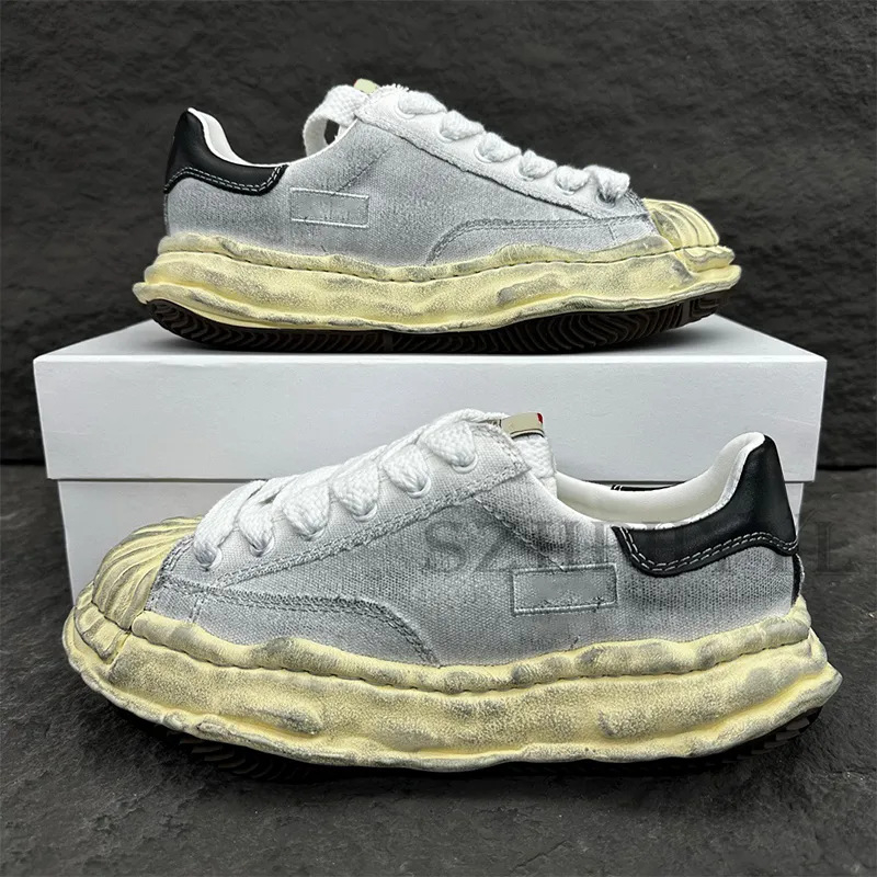 Noliktavā 2025. gadā pieejamas Eiropas un Amerikas modernās kaula formas kurpes, personalizētas jaunas līnijas audekla kurpes, slavenību stila ikdienas kurpes, apģērbi