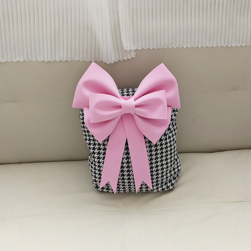 Ülisuur lipsuga materjalist kott sünnipäevatoa kaunistamine pulmapühade peokaunistused tausta seinale paigutus