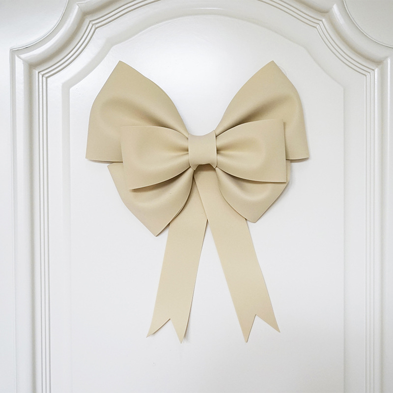 Ülisuur lipsuga materjalist kott sünnipäevatoa kaunistamine pulmapühade peokaunistused tausta seinale paigutus