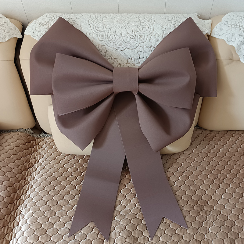 Ülisuur lipsuga materjalist kott sünnipäevatoa kaunistamine pulmapühade peokaunistused tausta seinale paigutus