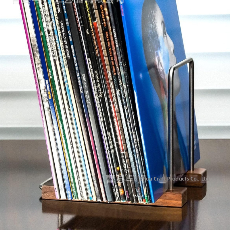 Americký retro drevený stojan na vinylové platne, stojan na CD, starý stojan na skladovanie platní, stojan na železné platne