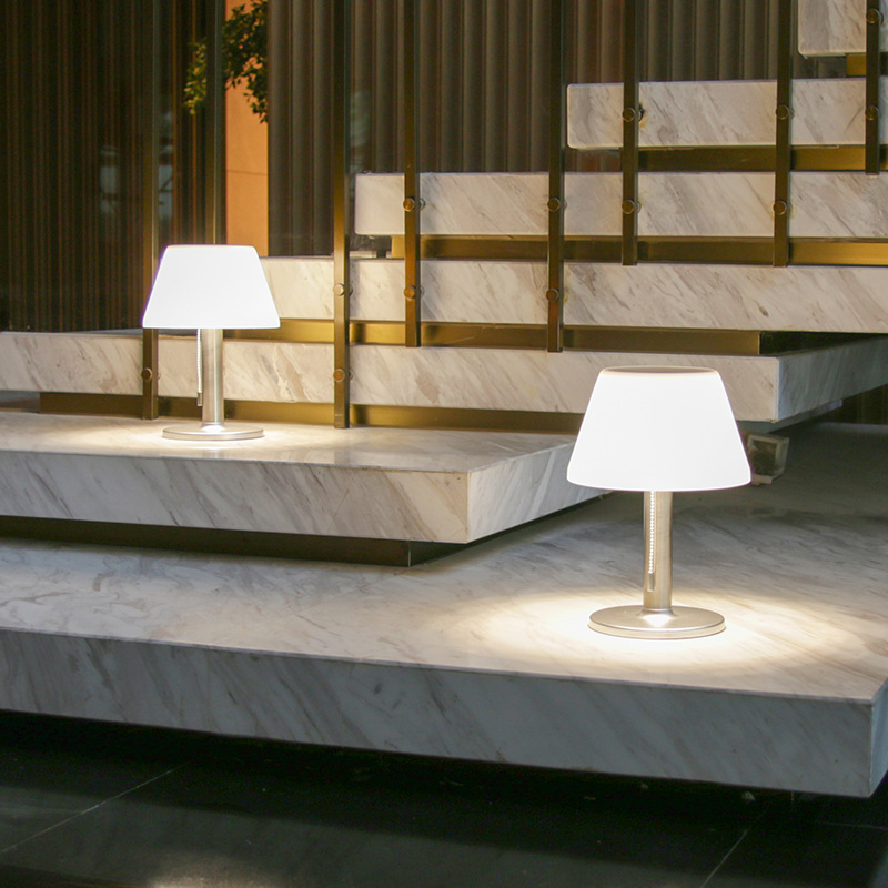 Ηλιακό επιτραπέζιο φωτιστικό εξωτερικού χώρου, αδιάβροχο φωτιστικό τραπεζιού σαλονιού μπαρ, εξωτερικός φωτισμός βίλας, βεράντα, τοπίου, επιτραπέζιο φωτιστικό