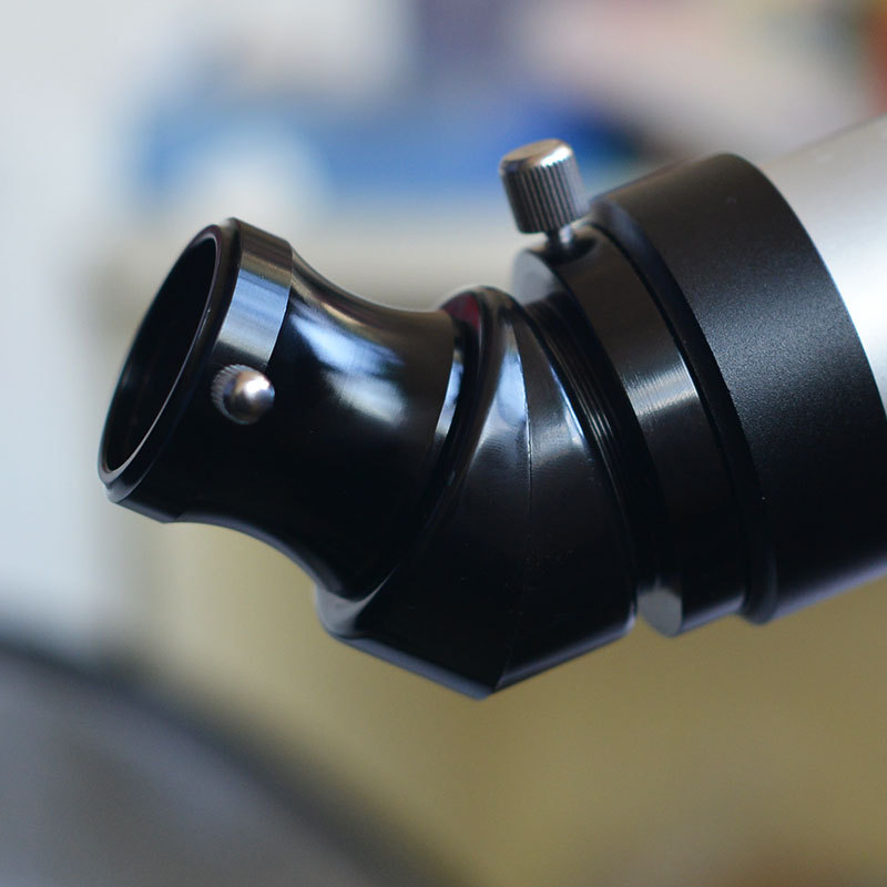 Astronominio teleskopo priedai: 1,25 colio lubinis veidrodinis pilnas fotoaparatas, 45 laipsnių pusiau metalinis žibintas, 1,25 colio