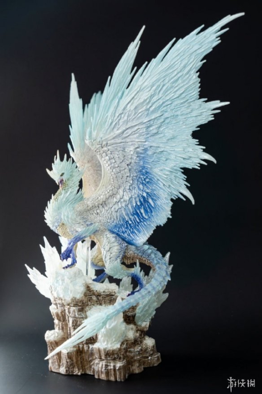 Колекция от Monster Hunter World Icefield, версия с ледена мантра, ръчно изработен модел в кутия с дракон