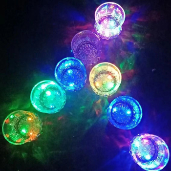 [Surinko 7583 žmonės] Spalvinga šviečianti taurė, vandenį jaučianti spalvinga alaus taurė, įsižiebia ir keičia spalvą, kai įpilama vandens