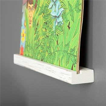 Tömörfa fali lemeztartó, fali poszteralbum-kiállító állvány, lakberendezési festménypolc