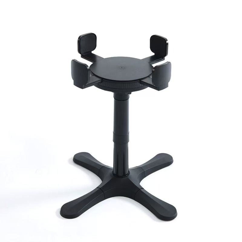 A határokon átnyúló, kutyatáptartó konzol felemelhető és leengedhető, így beállítható az ütésálló dőlésszög, egyszínű rozsdamentes acél tállal