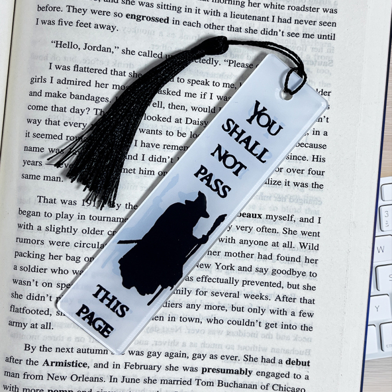 Dvipusis atspausdintas akrilinis skirtukas „Šio puslapio nepraleisite“ su kutais