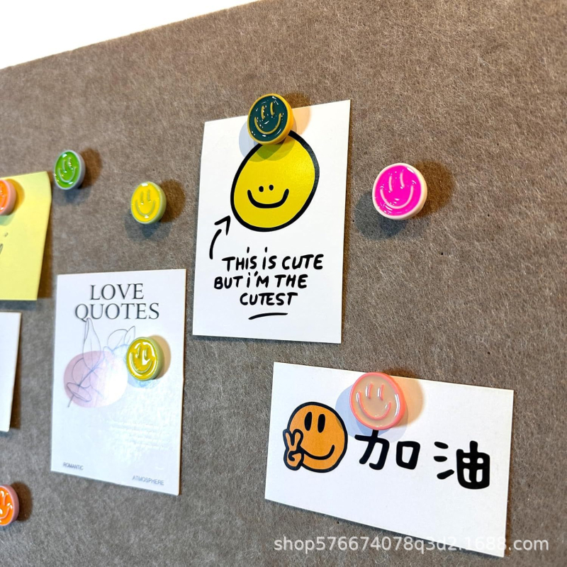 Kūrybingi mieli besišypsančio veido smeigtukai, mišrių spalvų smeigtukai, kamštinės lentos nuotraukų sienų dekoracijos smeigtukai
