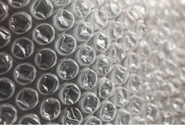 Tehase kohandatud mullkile ekspresspakend purunemiskindel rõhuvastane pakkematerjal pakkekile hulgimüügi ühekihiline mullkile