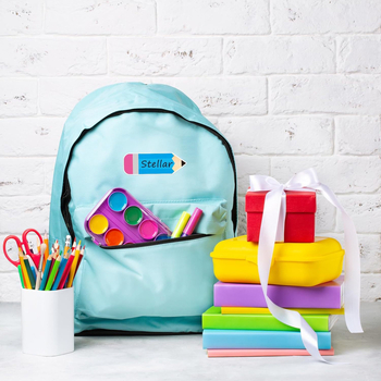 Piiriülene kuummüügis olev pliiatsi nimi, kaubamärgi silt, värviline kooli pliiatsi nimi, kaubamärgi kleebis, klassiruumi teadetetahvli silt