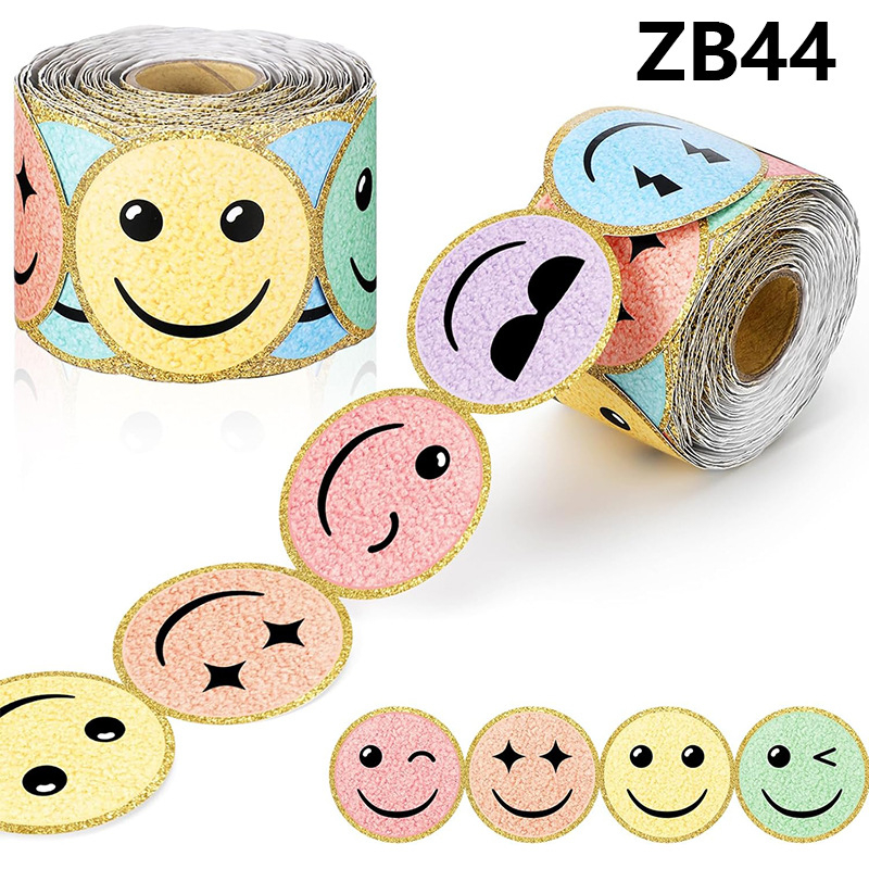 Boldog arcú hirdetőtábla szegély színes mosoly hirdetőtábla dekoratív szegély iskolai tantermi tábla dekorációhoz