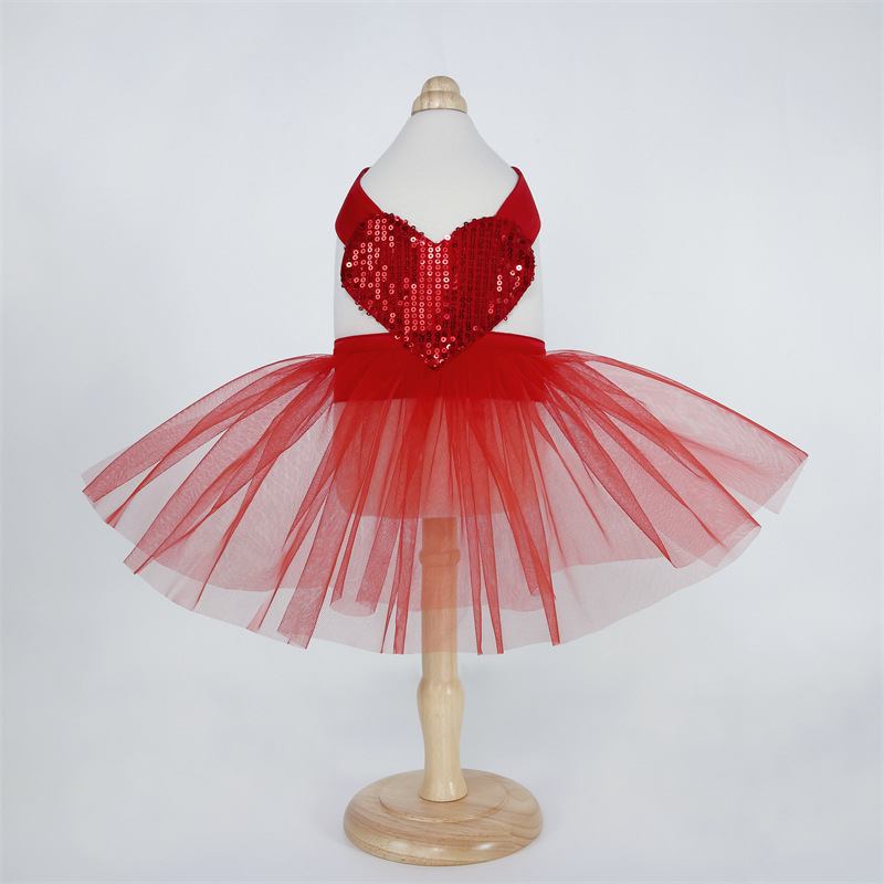 2025 Kis és közepes méretű kutyáknak és macskáknak szóló születésnapi ünnepség Valentin-nap Karácsony Újév Flitteres hálós ruha