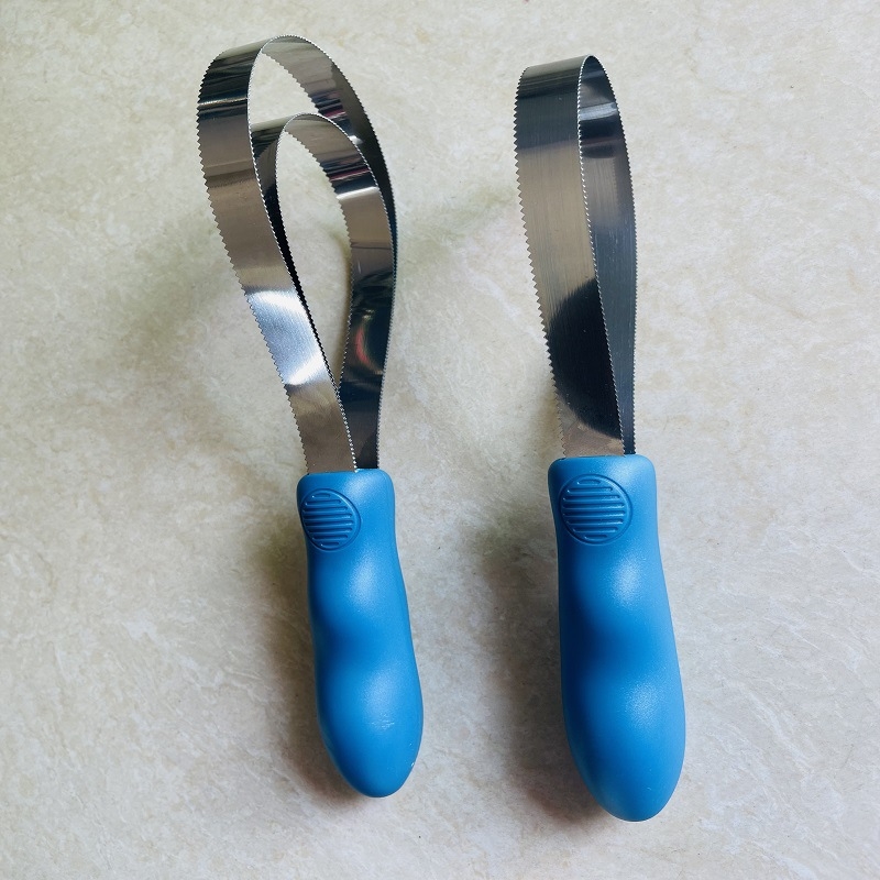 Mājdzīvnieku suņu un kaķu apmatojuma noņemšanas ķemme, govju un zirgu apmatojuma grābeklis pret niezi, divpusējs zobains apmatojuma noņemšanas atšķaidītājs, apmatojuma kopšanas rīks