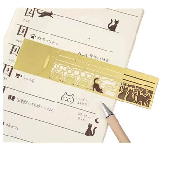 Mazās sarkanās grāmatiņas tā paša japāņu kaķa veidnes rokasgrāmata. Daudzfunkcionāls lineāls ar kaķēna rakstu un pievilcīgs izskats kā dāvana.