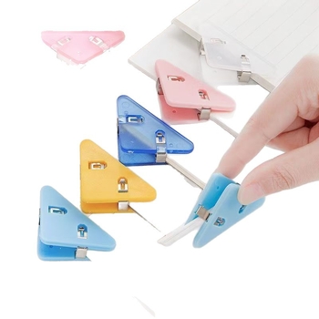 Trikampio krašto spaustukas, aplanko kanceliarinių prekių spaustukas, fiksuotas spaustukas egzamino darbams tvirtinti, knygų spaustukas nuo garbanojimo, daugiafunkcis kampinis spaustukas