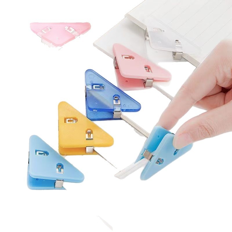 Trikampio krašto spaustukas, aplanko kanceliarinių prekių spaustukas, fiksuotas spaustukas egzamino darbams tvirtinti, knygų spaustukas nuo garbanojimo, daugiafunkcis kampinis spaustukas