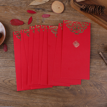 Nauji, specialiai vestuvėms skirti raudoni vokai vestuvių pokylių dovanoms ir premijoms, modifikuoti su auksiniu antspaudu