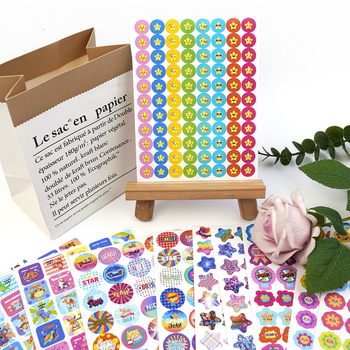 Piiriülesed ergutuskleebised 844 preemiakleebist. Ergutavad koomiksikleebised inglise keele ja laste õpetajatele.