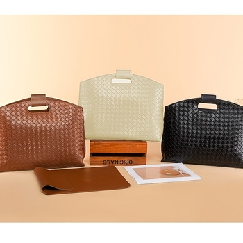 Madingas ir madingas paprastas ir unikalus sankabos krepšys 2025 m. rudens naujo stiliaus madingas veltinio didelės talpos portfelis vientisos spalvos moteriškas krepšys