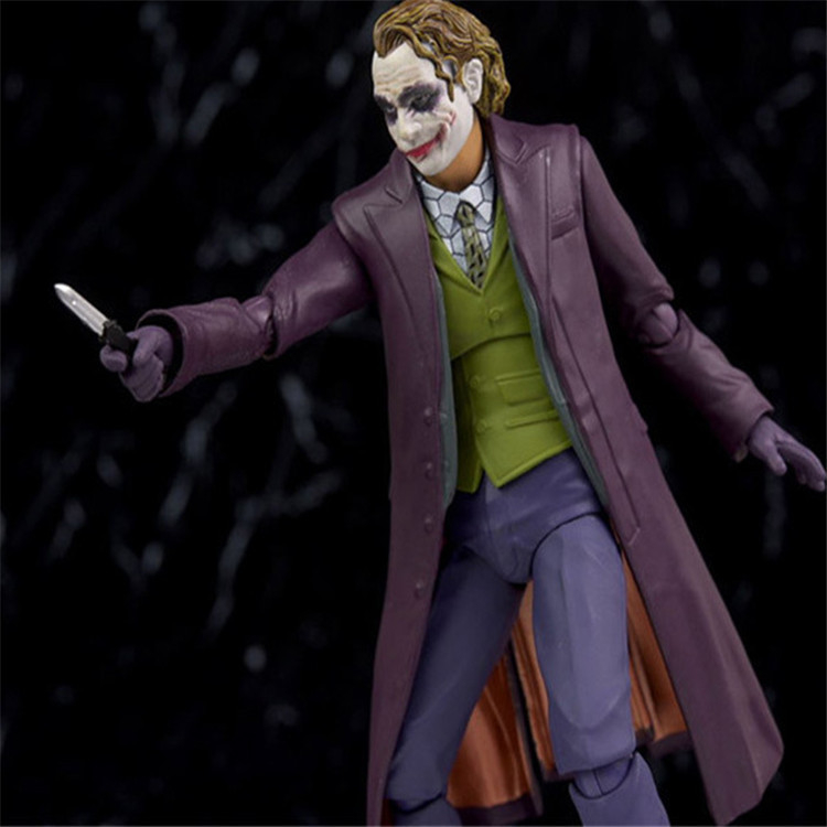 Kodumaa väljaanne Batman Dark Knight Shf Joker Heath Ledger Joker tegevusfiguur käemudel karbis