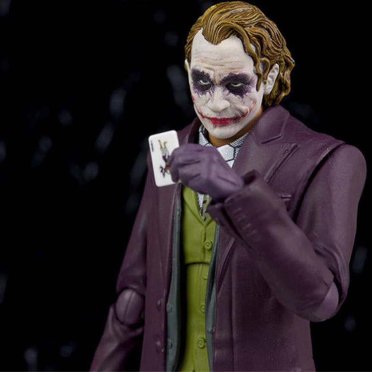 Kodumaa väljaanne Batman Dark Knight Shf Joker Heath Ledger Joker tegevusfiguur käemudel karbis