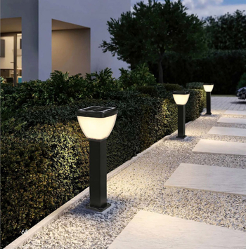 Egyedi négylevelű lóhere napelemes gyeplámpa LED kültéri vízálló napelemes oszloplámpa napelemes PC konnektoros lámpa