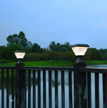 Egyedi négylevelű lóhere napelemes gyeplámpa LED kültéri vízálló napelemes oszloplámpa napelemes PC konnektoros lámpa