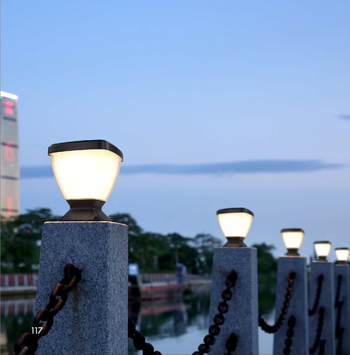 Egyedi négylevelű lóhere napelemes gyeplámpa LED kültéri vízálló napelemes oszloplámpa napelemes PC konnektoros lámpa