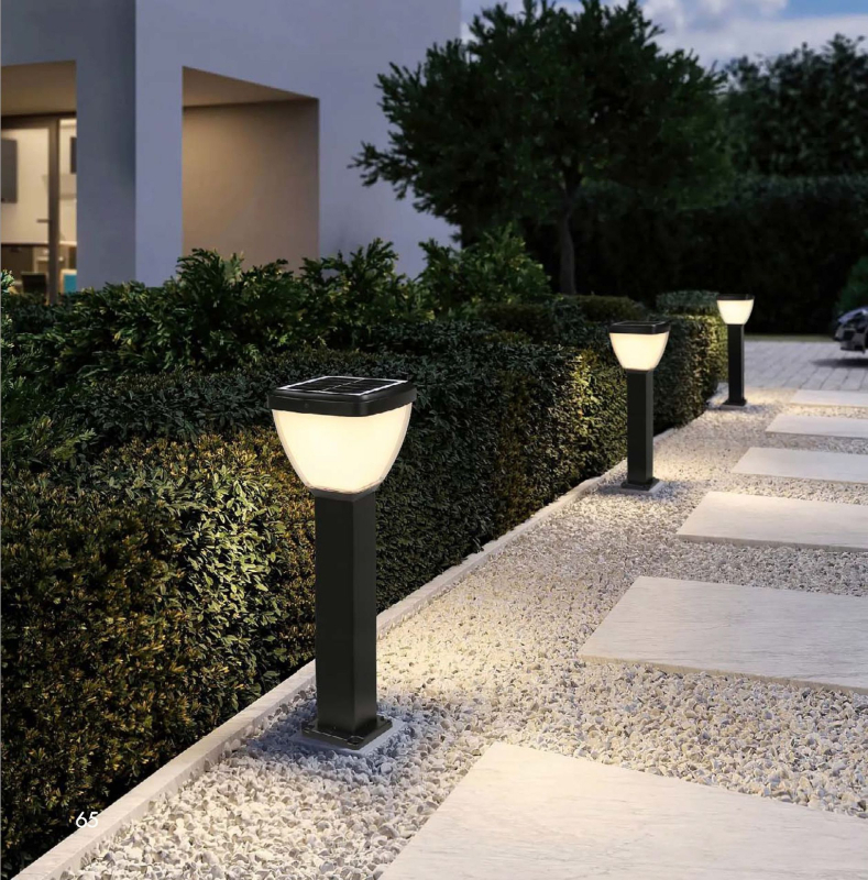 Egyedi négylevelű lóhere napelemes gyeplámpa LED kültéri vízálló napelemes oszloplámpa napelemes PC konnektoros lámpa