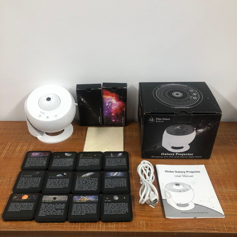 Határokon átnyúló gömb fókuszáló vetítőlámpa HD fókuszáló éjszakai fény 13 kártyás film égbolt csillagok légkör asztali lámpa