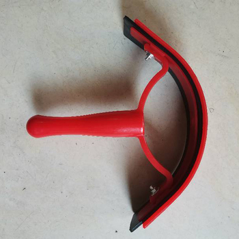 Zirgu suka, spalvu skrāpēšana, spalvu ķemme, nerūsējošā tērauda zāģzobaina skrāpēšana, zirgu tīrīšanas rīki, zirgu istabas piederumi, zirgu spalvu ķemme