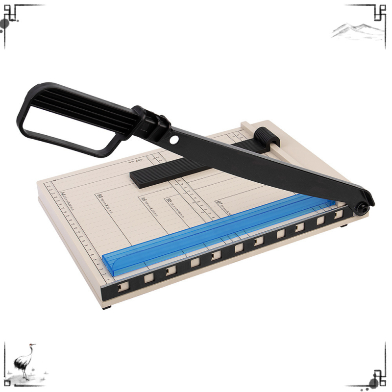 Noliktavā esošs A4 papīra griezējs, foto giljotīna, papīra apgriešanas ierīce, skolēnu kancelejas preču griezējs, skolas un biroja lietošanai