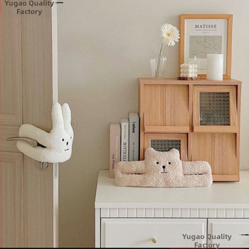 Korea karu-lamba sametist mugavusmänguasi lastele, näpistamisvastane käepidemega uksepeatus, beebitoa ukselingi kaunistus, ukse riputusriiul