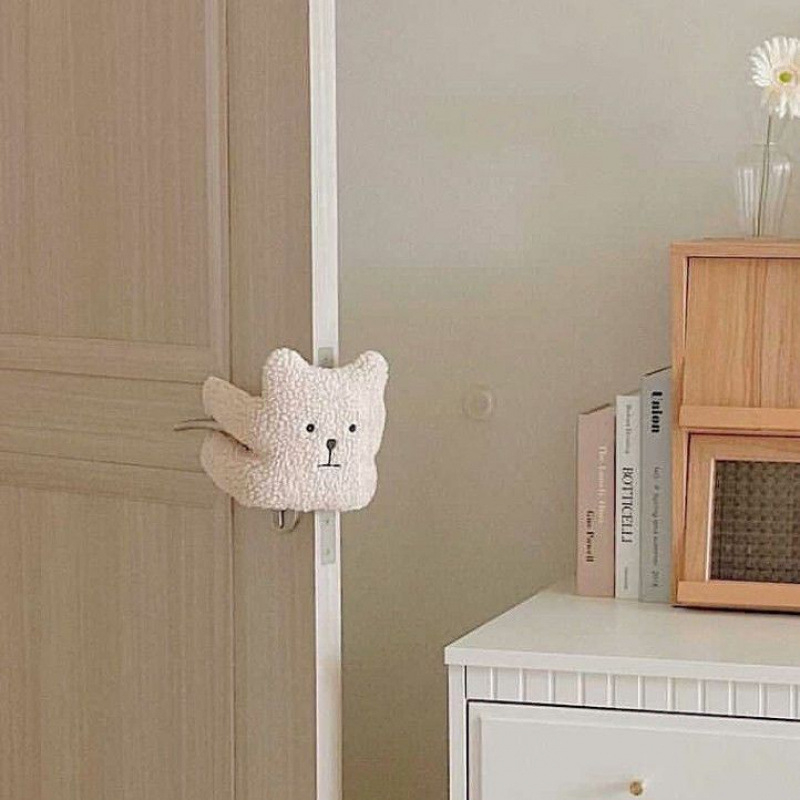Korea karu-lamba sametist mugavusmänguasi lastele, näpistamisvastane käepidemega uksepeatus, beebitoa ukselingi kaunistus, ukse riputusriiul