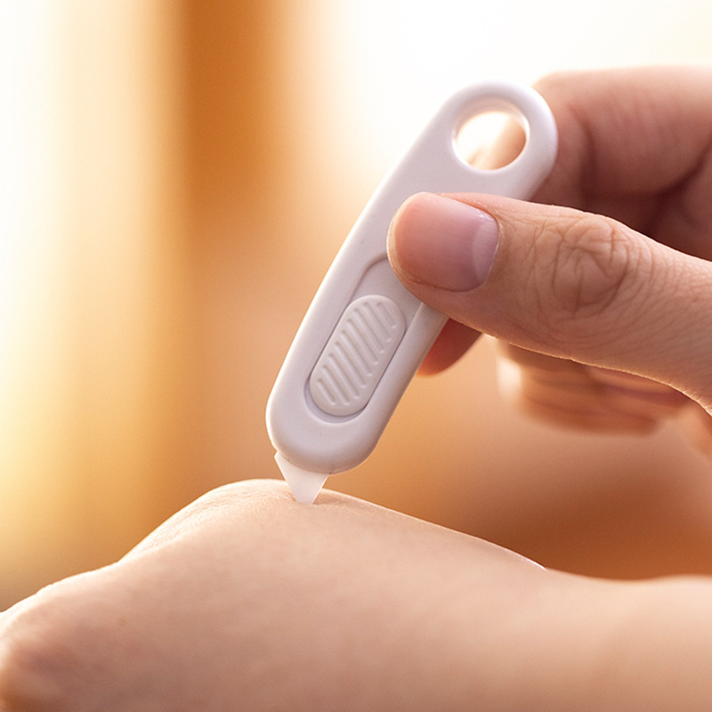 Mágneses tapadókorongos expressz kés kicsomagoló kés kartondoboz kicsomagoló kés mini kis méretű kés kulcstartó