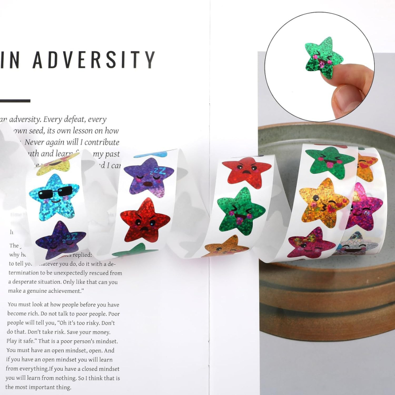 Határokon átnyúló, raktáron, 2,5 cm-es mosolygós arc, mosoly, ötágú csillag, rajzfilm, villanás, lézer, diy ajándék, ajándék matrica címke