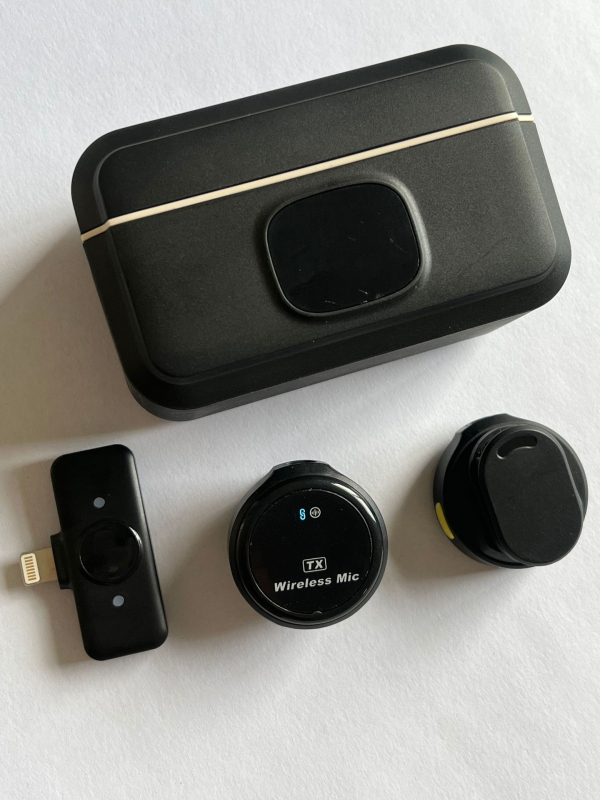 Piiriülesed plahvatused Q8Q9 juhtmevaba kraekinnitusega mikrofon Q8Q9 üks lohistamine kaks Apple`i Androidi magnetpandlaga mobiiltelefoni salvestussõnad