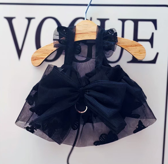 Kutyáknak és macskáknak tavaszi és nyári új szív alakú hálós repülő ujjú hercegnői ruha vékony napvédő ruhák kis mackó