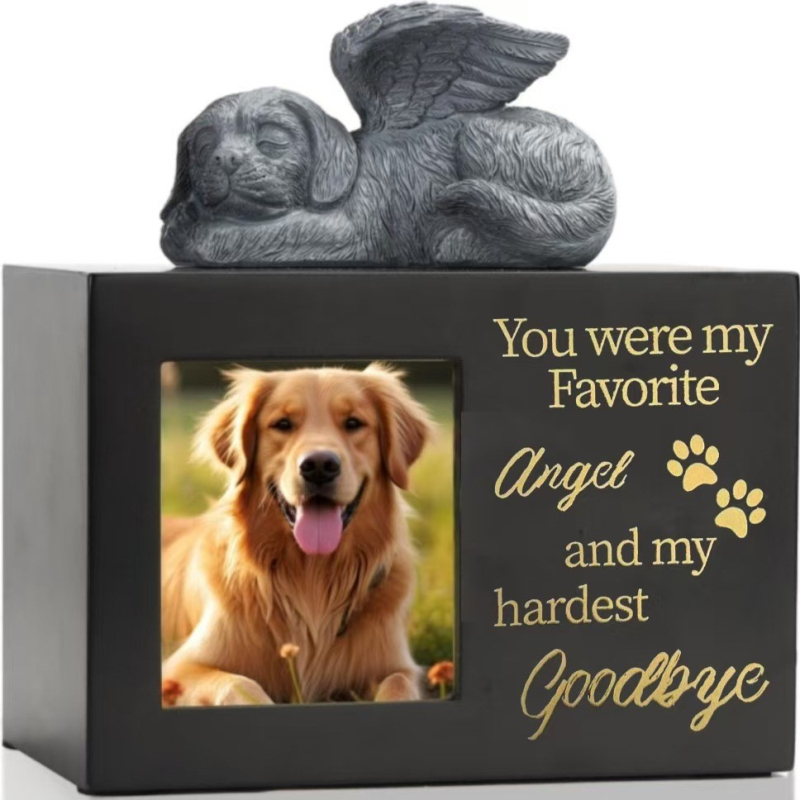 Pārrobežu tirgū pieprasīta koka mājdzīvnieku urna ar teksta rakstu, ko var izmantot kā urnu ar foto rāmi + eņģeļsunīti vai