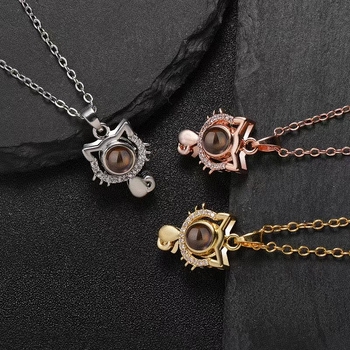 100 γλώσσες Σ\' αγαπώ γάτα μενταγιόν προβολή κολιέ γυναικεία ευρωπαϊκή και αμερικανική μόδα προσαρμοσμένη μικροσκάλισμα φωτογραφία κλείδα αλυσίδα