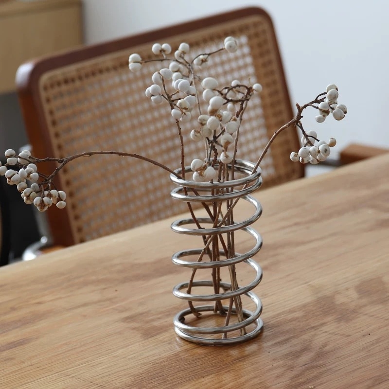 Metalinis dantų šepetėlio laikiklis, paprastas darbalaukio laikymo stovas, vonios kambario kanalizacijos laikymo stovas, kosmetinis šepetėlis, pažangūs tuščiaviduriai rašiklio laikikliai, papuošalai