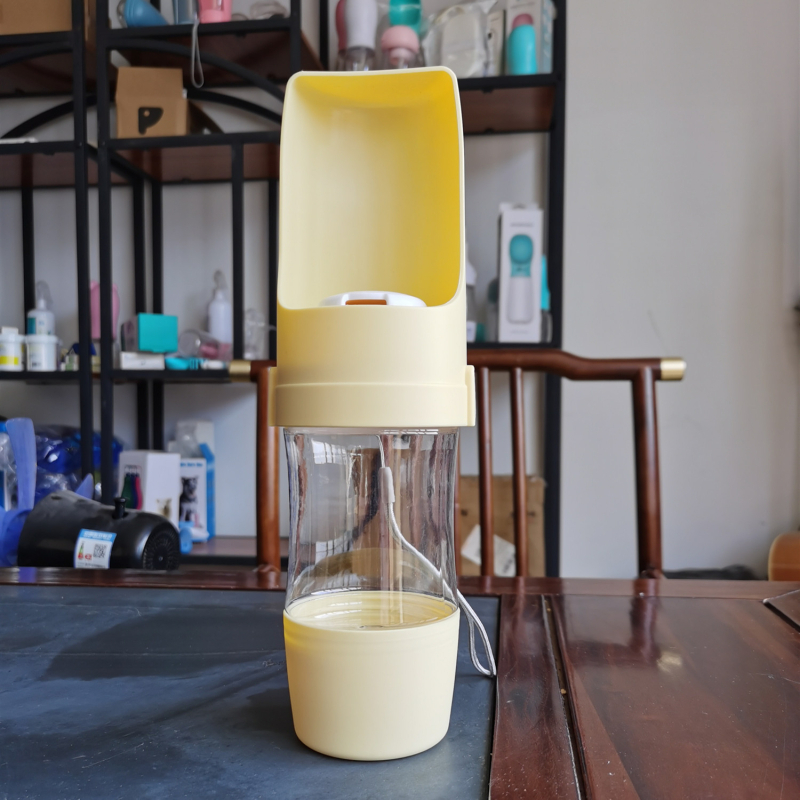 Koera veesöötja lemmikloomadele õues jalutuskruus kaasaskantav koera veekeetja jalutuskoera veepudelisöötja koeratarbed